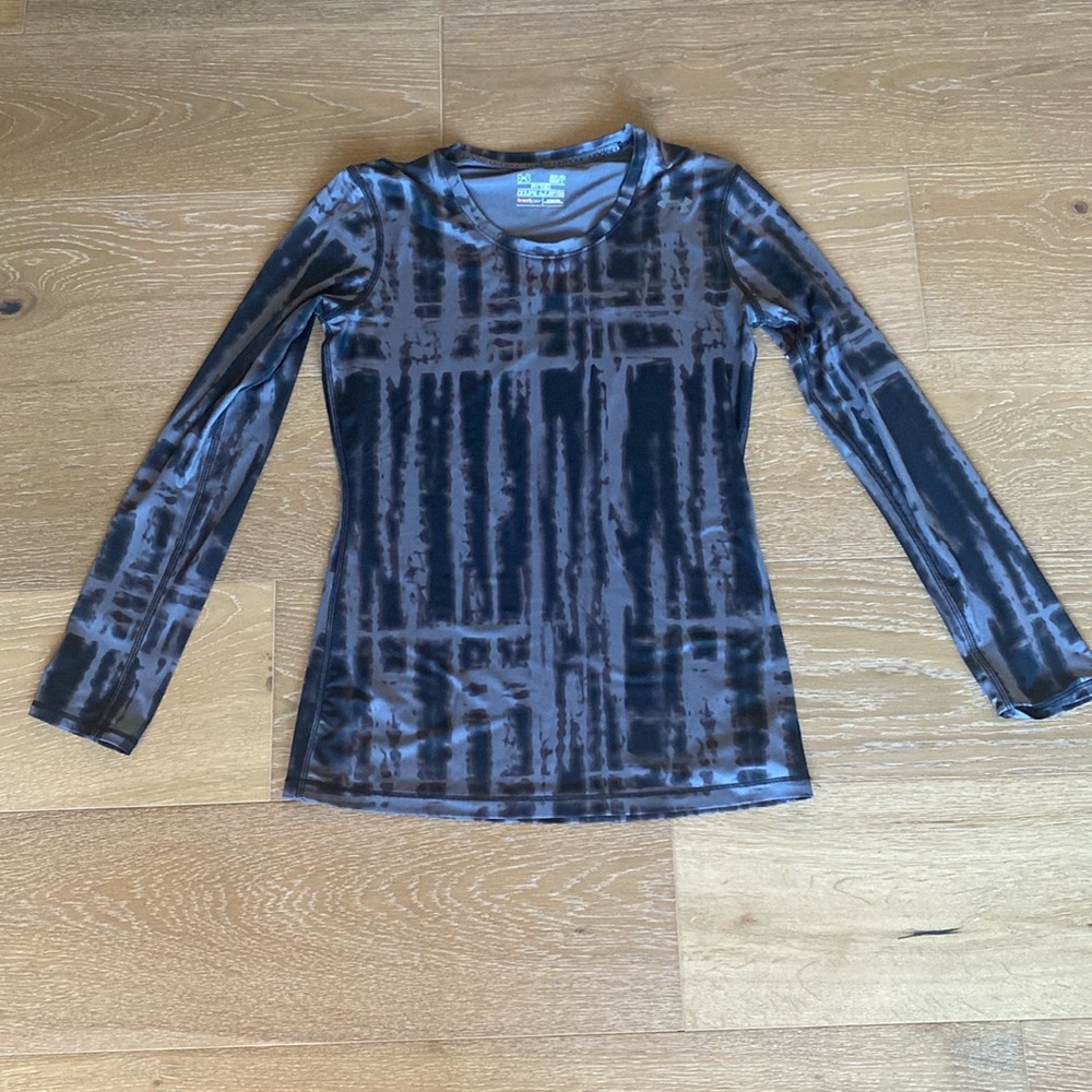 Under Armour women’s long sleeve Heatgear size small.